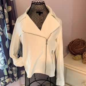 NWT Ann Taylor blazer. Size 6.